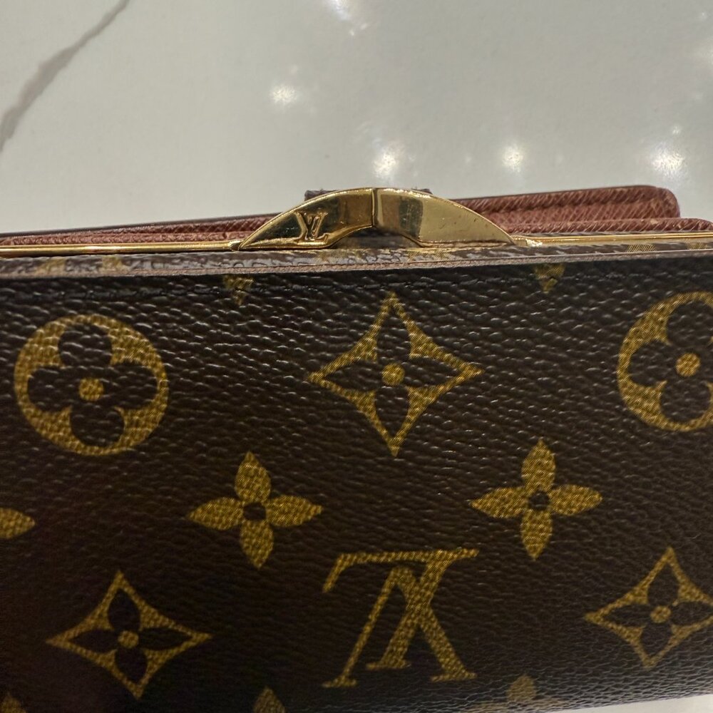 Louis Vuitton Brown and Gold Monogram Kiss Lock Wallet - Picture 9 of 11